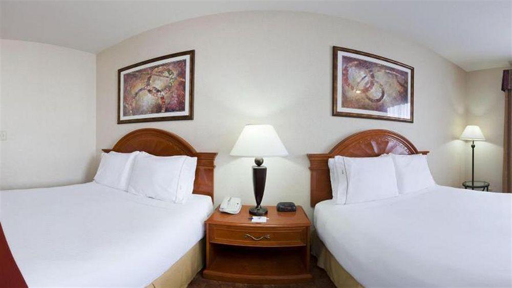 Holiday Inn Express Hotel And Suites Abilene By Ihg Exterior photo